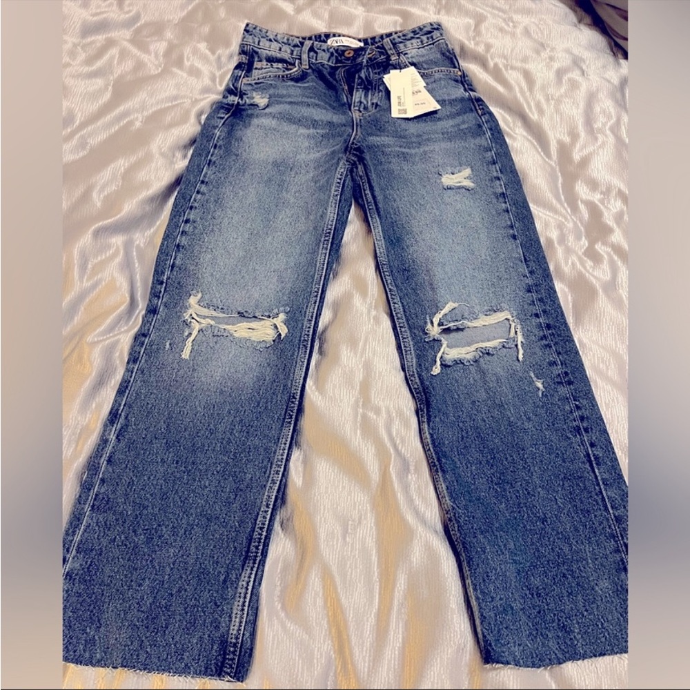 High waist distressed jeans from Zara